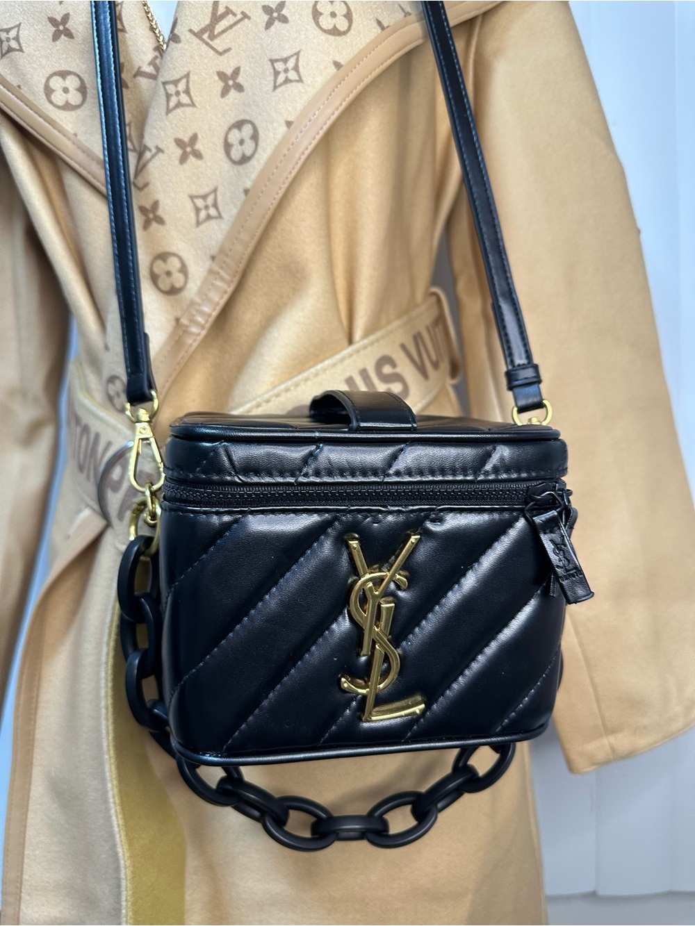 YSL Black Leather Vanity Crossbody Bag - Picture 6 of 7